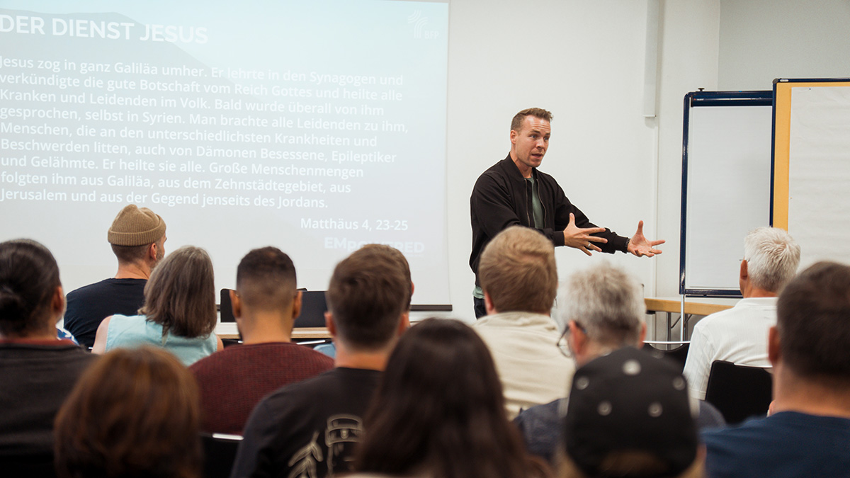 Das Kreuz im Zentrum: Vorkonferenzen der BFP-Konferenz inspirieren